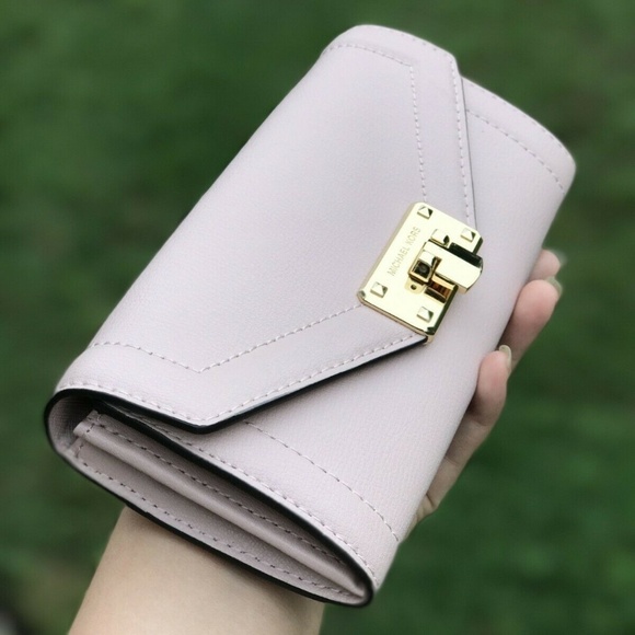 Michael Kors Handbags - Michael Kors Kinsley Pink Carryall Leather Wallet